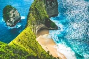 Nusa Penida, Bali, featuring dramatic coastal cliffs, turquoise waters, and breathtaking viewpoints like Kelingking Beach.